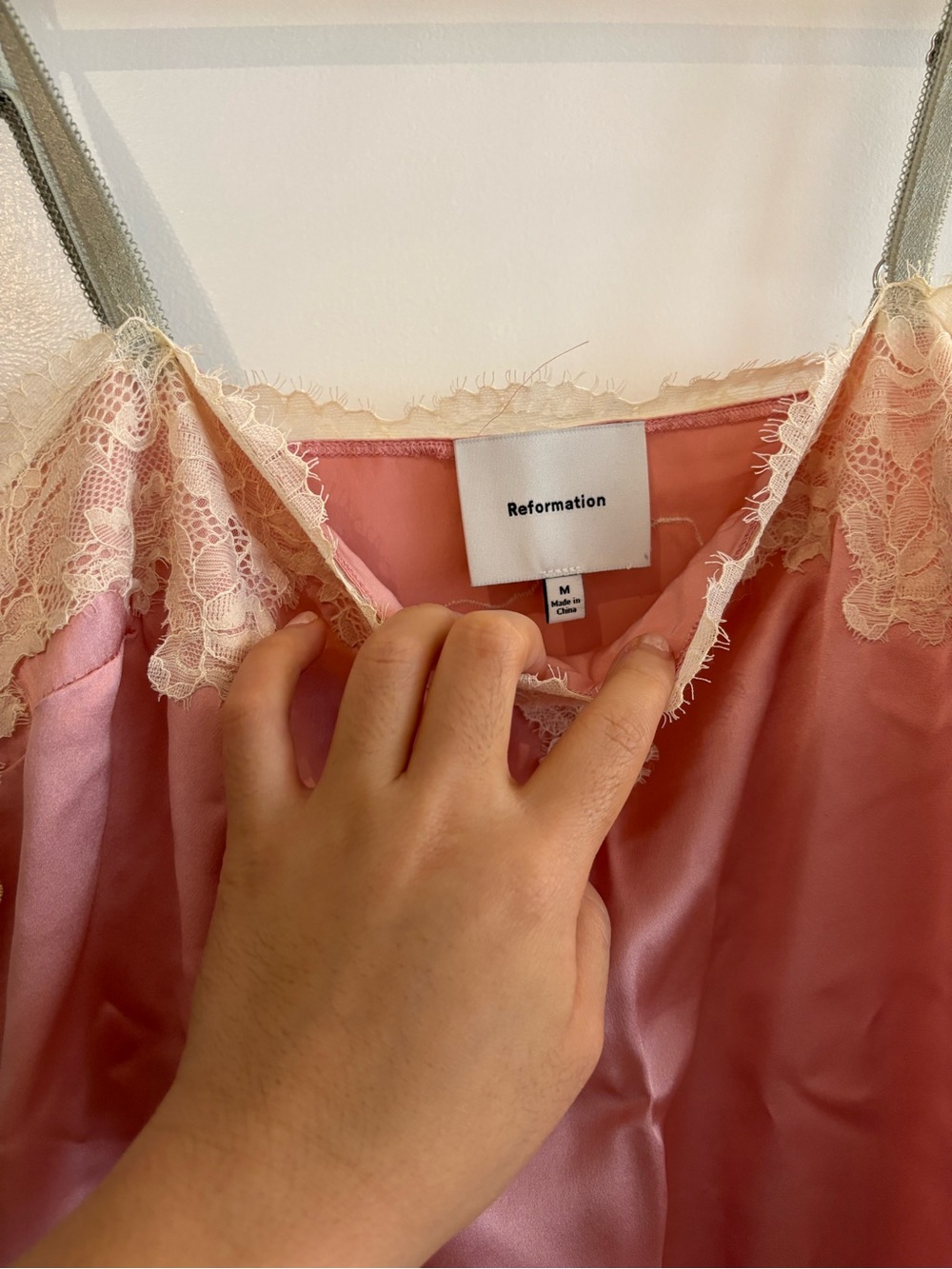 Reformation Emma rose silk dress in carnation NWT - Picture 7 of 8